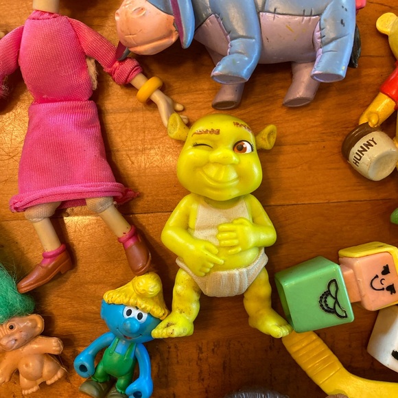 LOT VINTAGE TOYS CHARACTERS DOLLS LEGOS 👀 - Picture 7 of 13